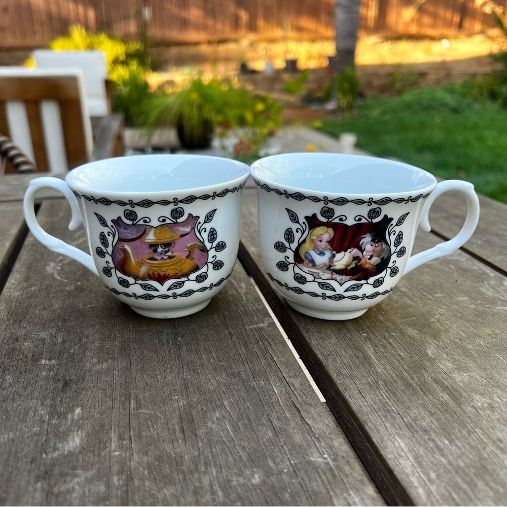 Disney Alice in Wonderland "On The Path To Wonderland" Tea Cup Mad Hatter Set